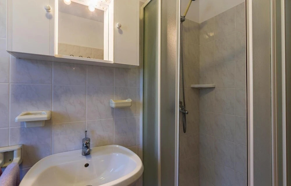 Nice Home in Medulin With Wifi and 2 Bedrooms