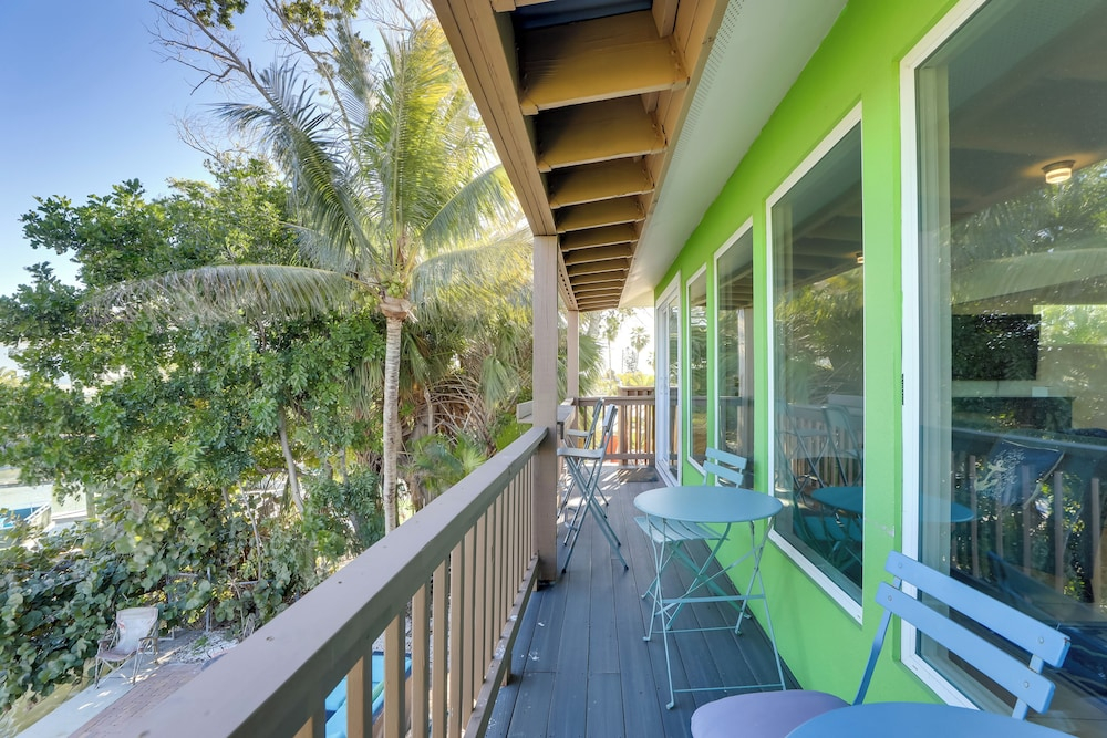 1 Block to Beach! Boutique Condo at Johns Pass