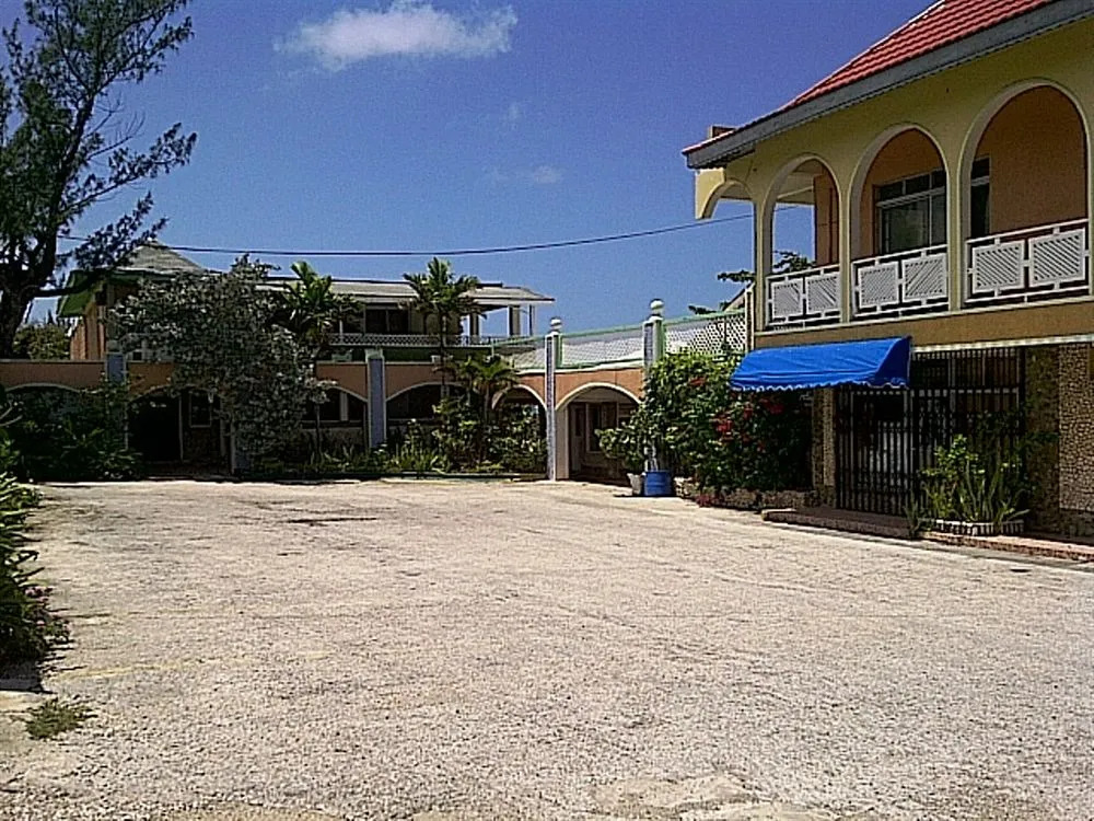Cariblue Hotel & Scuba Resort