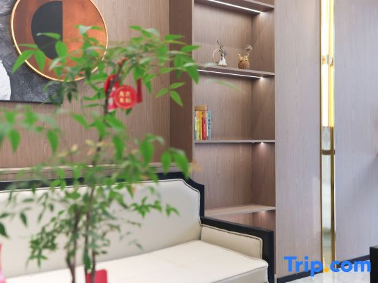 Manzhou Hotel