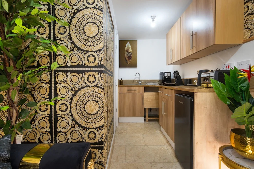 Luxury Versace 2 Bed, Hot Tub, Pool Table, Sky Tv