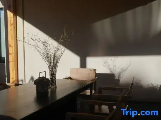 Yu designer Meisu (Dukezong Ancient City Dafo Temple Prayer Tube Shop)