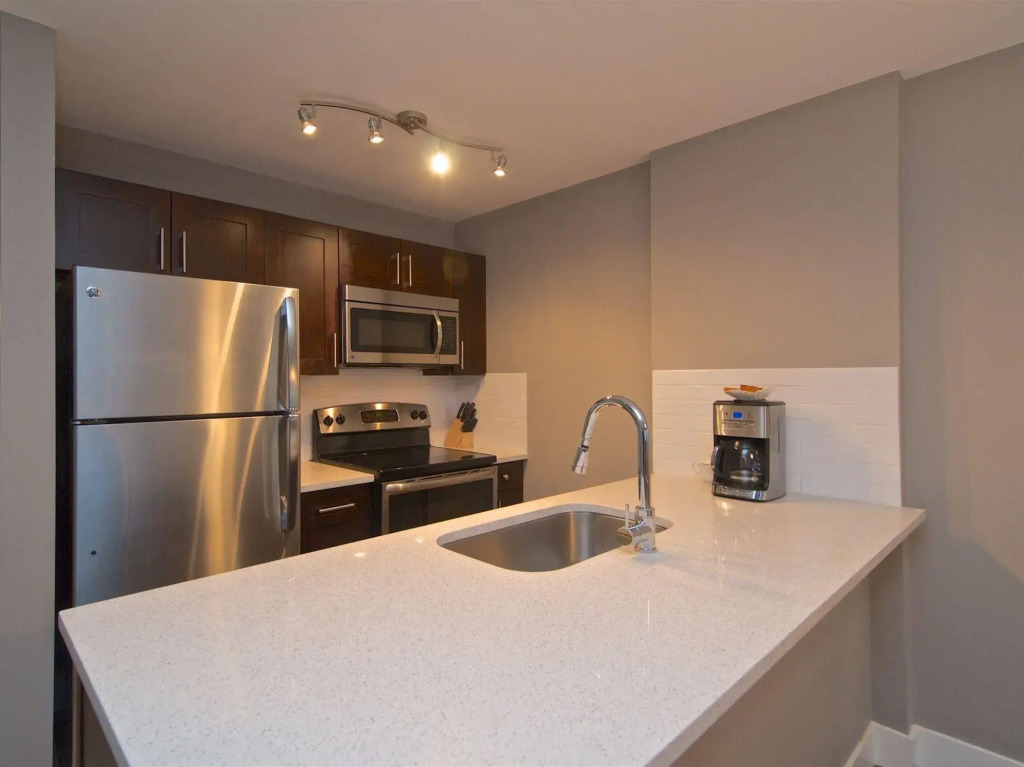 Town Plaza, Unit 256