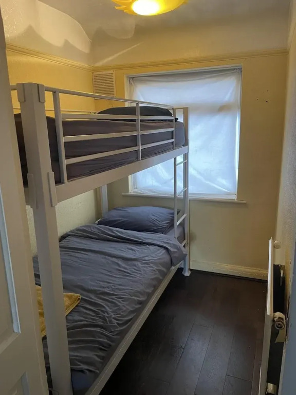 Cosy Heathrow Apartment With 2 Bedrooms
