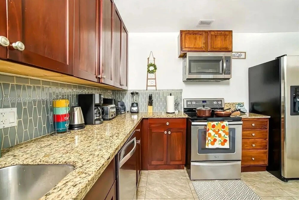 Sun-kissed Retreat: Poolside And Beach Nearby! 4 Bedroom Home by RedAwning