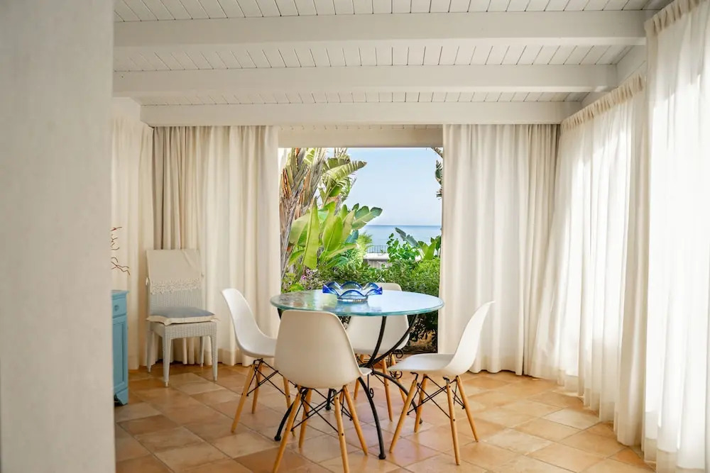 Dune Home, Beachfront Home With Three Bedrooms 9 PAX