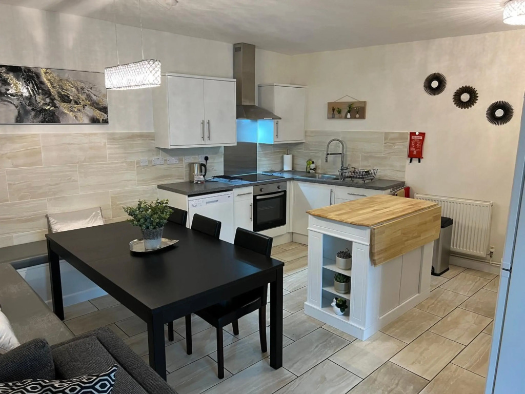 3 BD Ground Floor, Lovely and Spacious Apt on the Edge of Glastonbury and Street