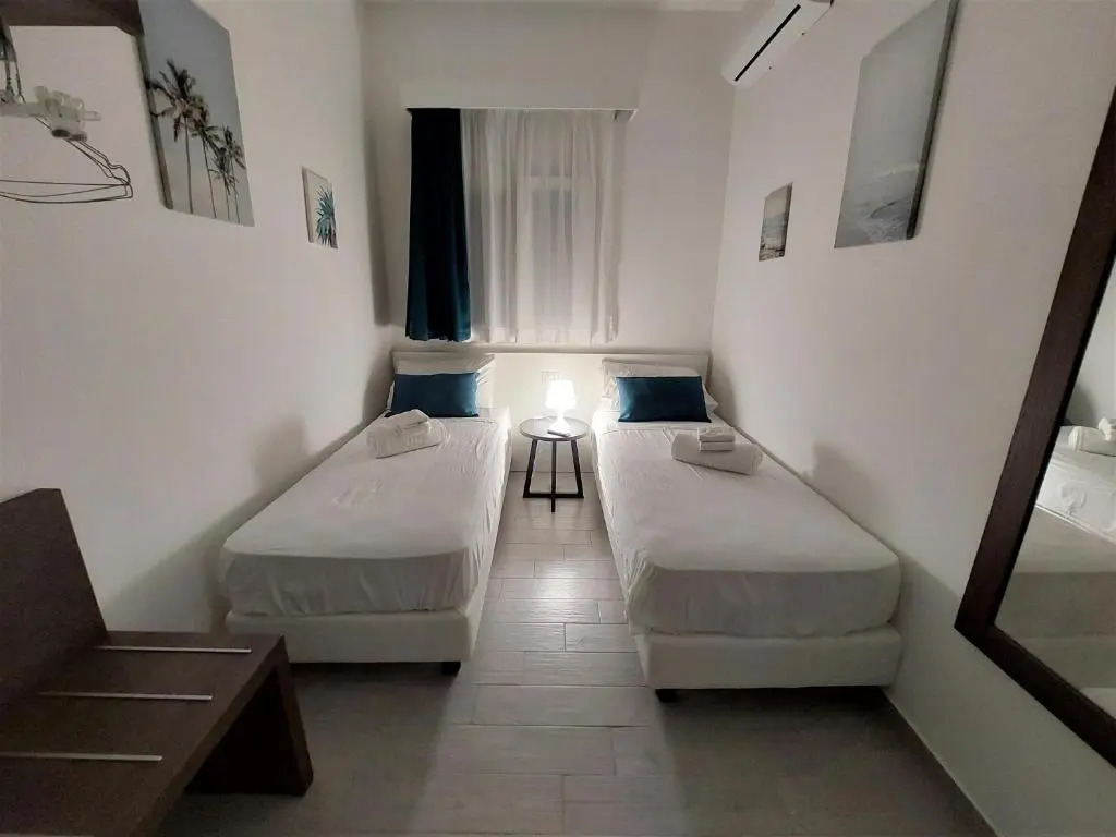 Leone Apartments