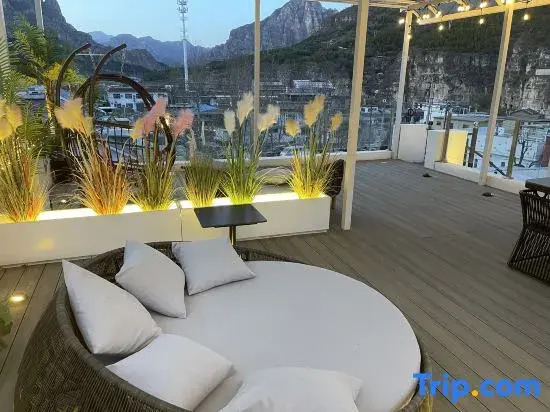 Shiyou Bajiu Homestay (Shidu)