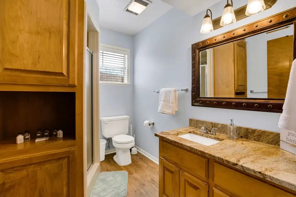 Cozy Haus With Fire Pit - 3 Min Drive to Main St!