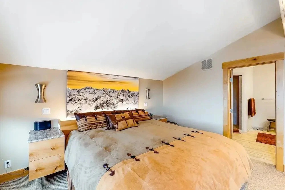 Corrock Style - Luxury Hot Tub Home Near Ski Lifts & Downtown Ketchum