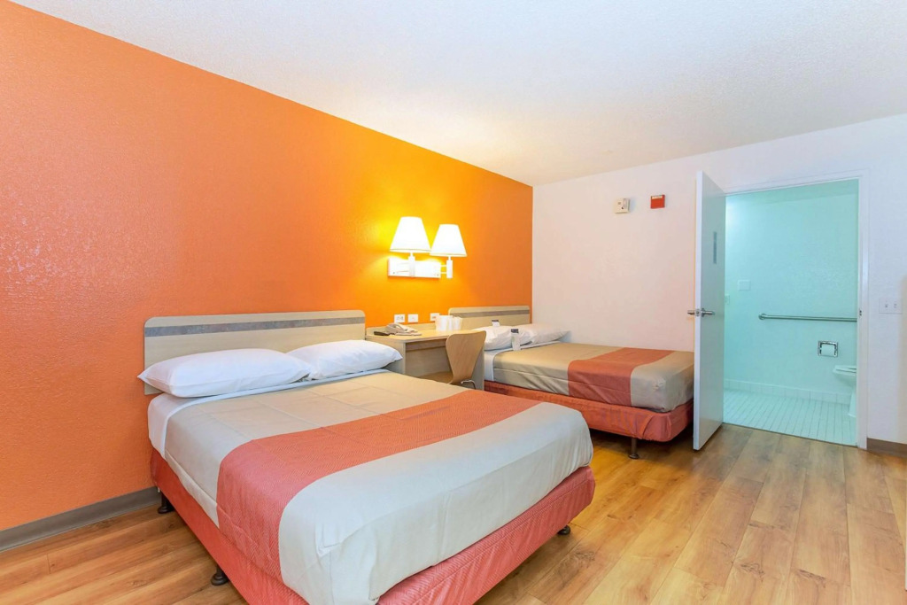 Motel 6 Hayward, CA- Silicon Valley Gateway
