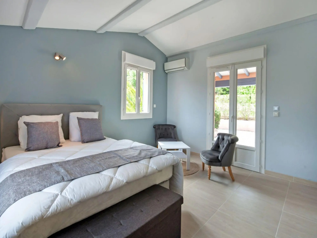 Luxurious Villa in Les Issambres with swimming pool and Sauna