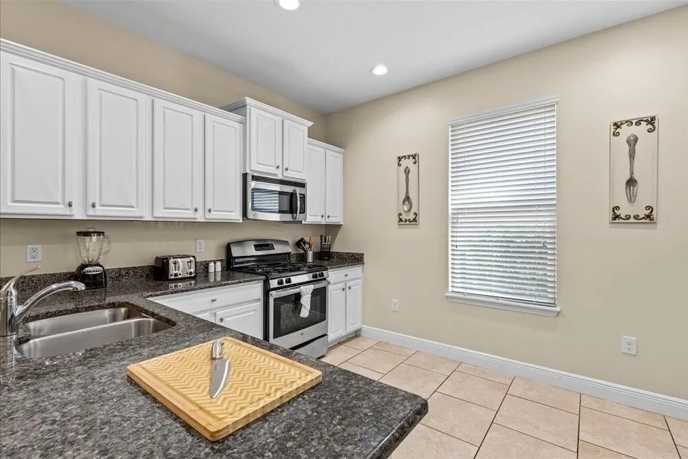 Fun In The Sun 5 Bed 5 Bath - Pool Near Disney 5 Bedroom Home by RedAwning