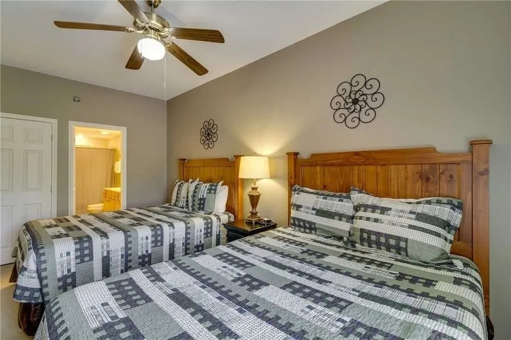 Baskins Creek 414 - 2 Br condo by RedAwning
