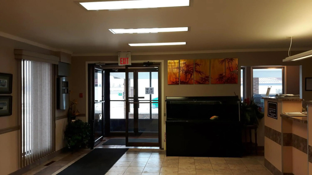 Canway Inn & Suites