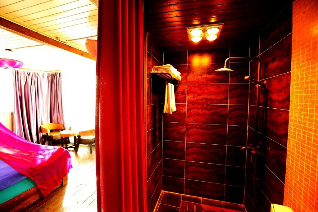 Lijiang Yuese Inn