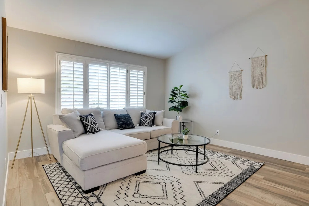 Heated Pool, 2 Mi to Dtwn: Central Peoria Home!