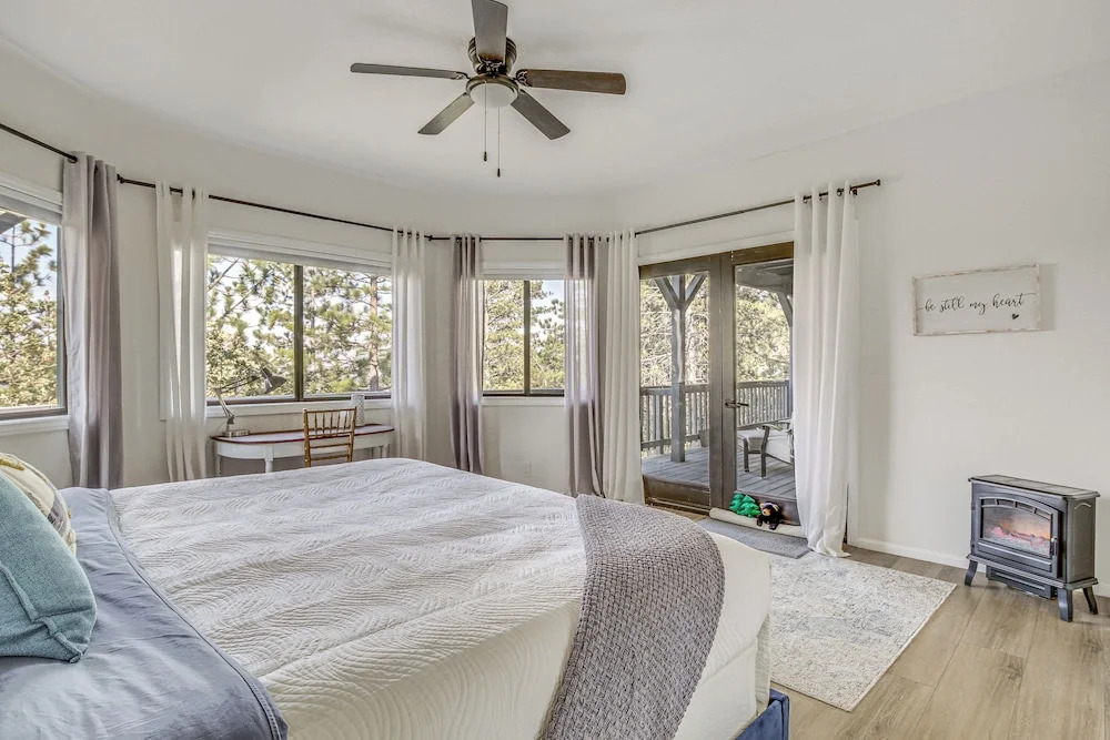 Lake Views & Game Room! Lake Arrowhead 3-king Gem