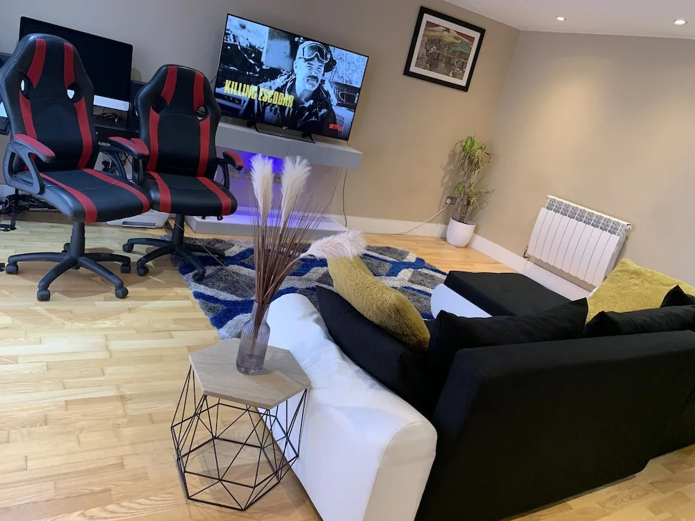Charming 2-bed Apartment in Kingston Upon Thames