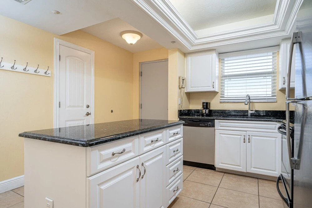 Welcome to Beach Villa's # 606 Vacation Rental - 250 Estero Blvd condo