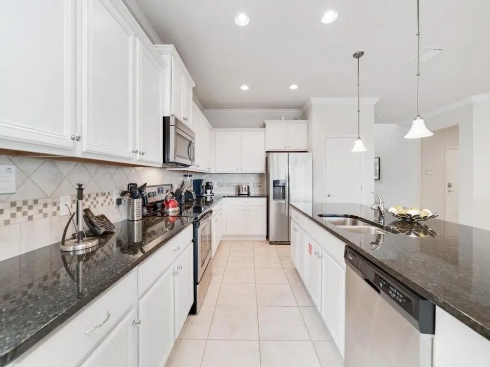 Spacious 8 bedroom home, Windsor at Westside