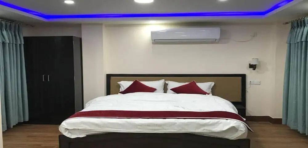 MeroStay  140 Hotel Paradise