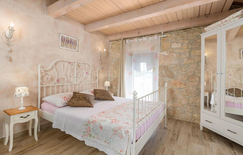 Gorgeous Home In Kras