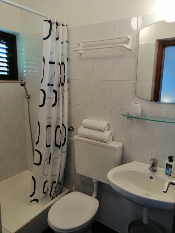 Apartments and Room Caric