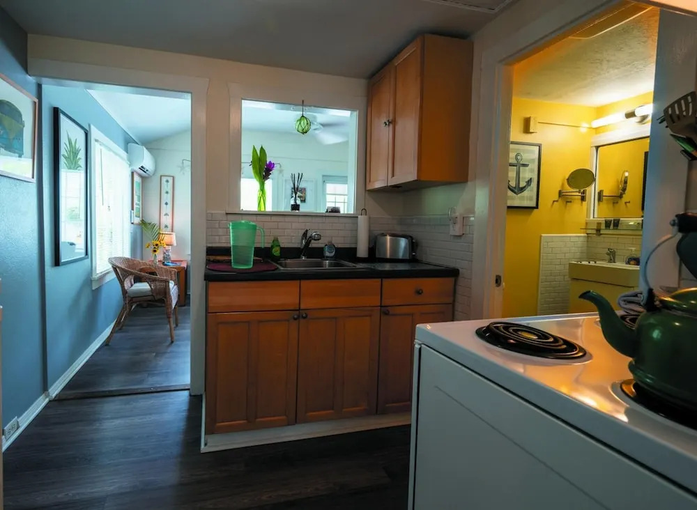 Treasure Island Sunset Beach Bungalow by Tech Travel