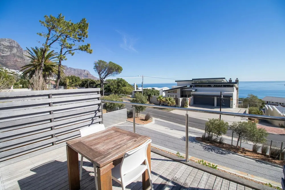 Camps Bay Studio Apartment - Luxurious With Stunning sea View