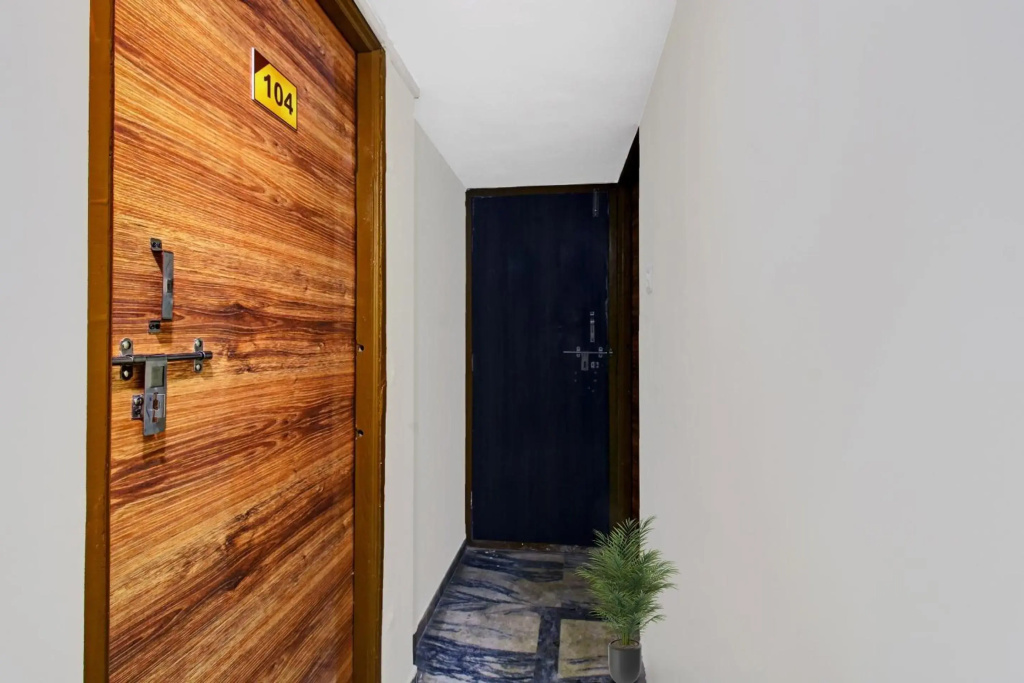 OYO Flagship 70030 Gopika Stay Inn