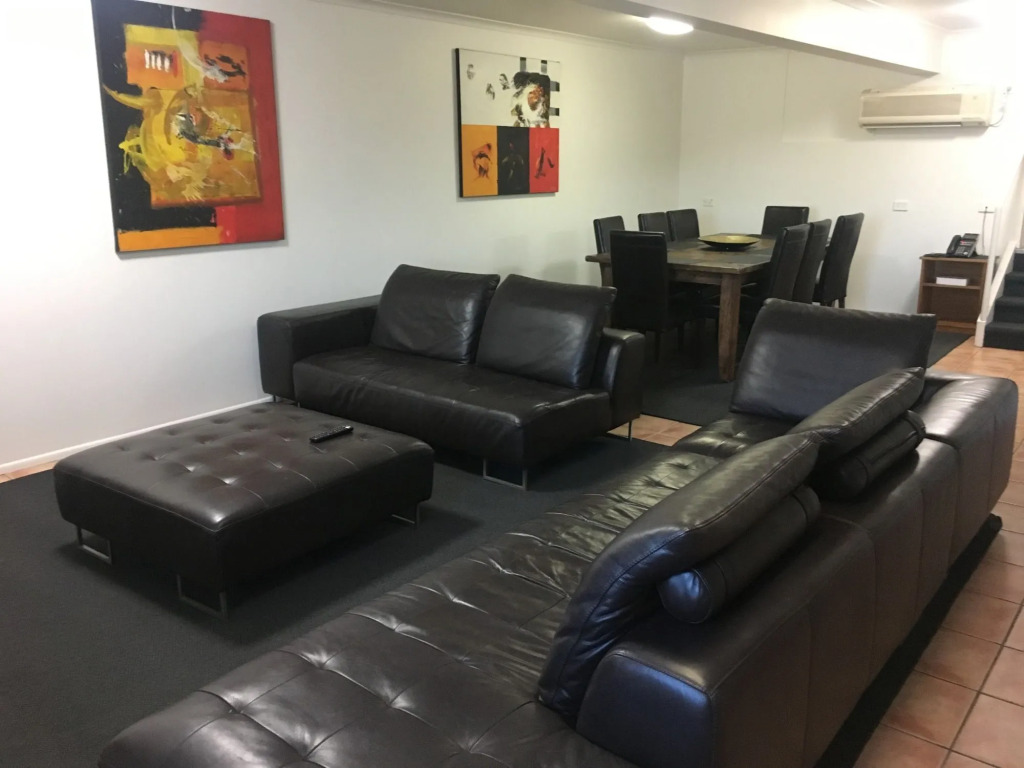 Cosmopolitan Motel & Serviced Apartments