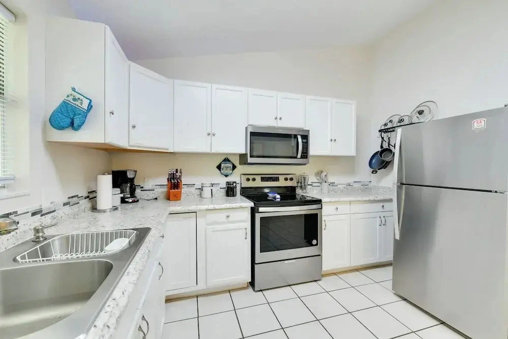 Couples Getaway Near Historic Downtown Venice
