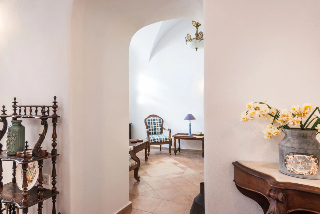 Kastro Mansion