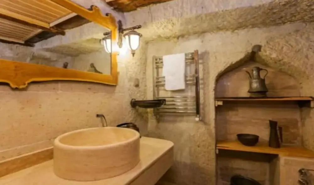 Patisca Cave House