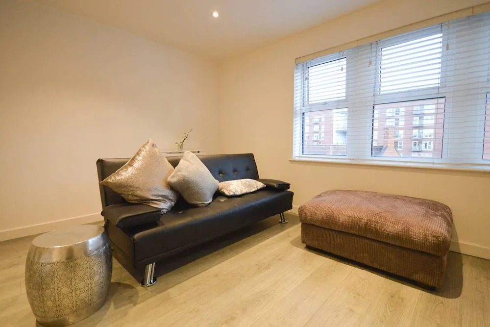 Spacious 2 Bed Flat With Parking In Bedminster