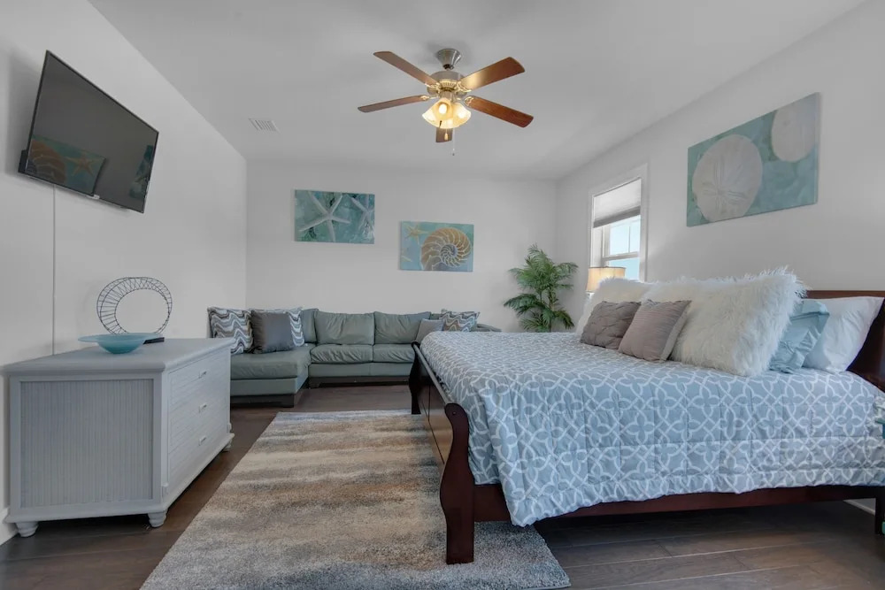 Latitude Adjustment 4 Bedroom Home by RedAwning