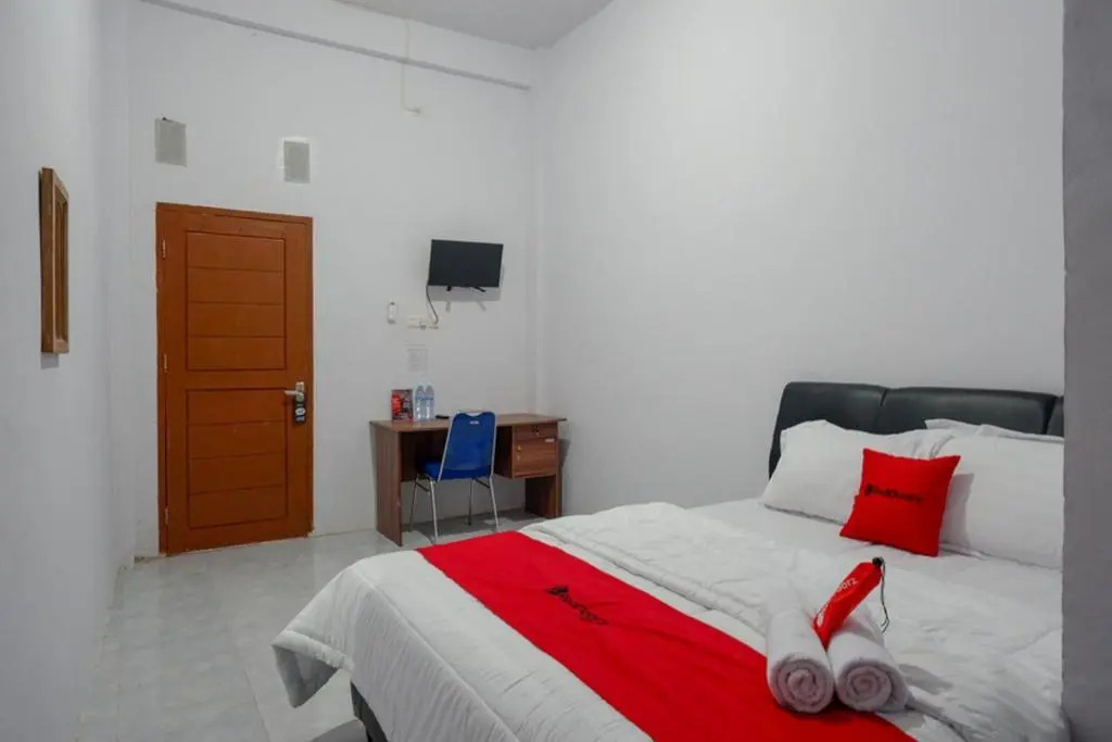 RedDoorz Plus at Hotel Lestari Karema Mamuju