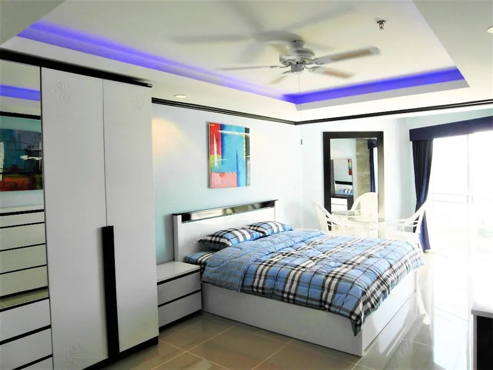 Sea View 1-bed at Jomtien Beach - Sleeps 2
