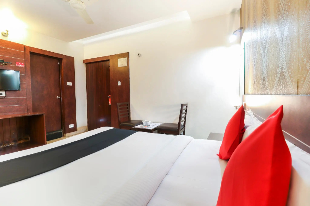 OYO 3242 Hotel Status Executive Room's