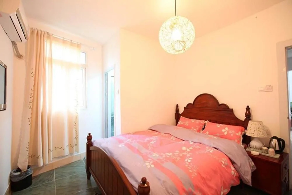 Ximen Tahiti Hostel