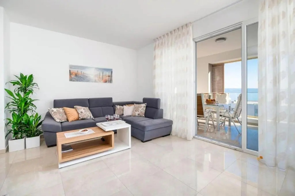 Sea view apartment EMA