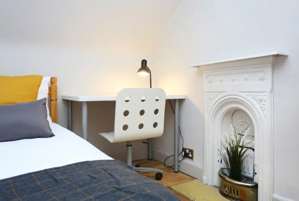 Homely & Spacious 4-bedroom Apartment by the Meadows