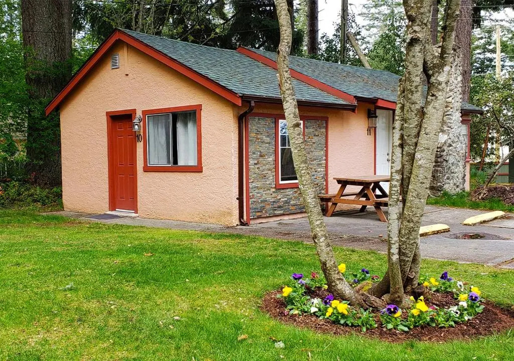 Malahat Bungalows Motel