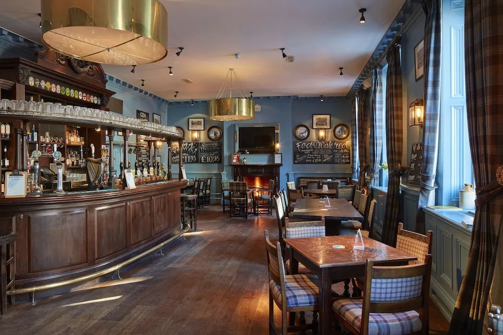 Crescent Inn by Maison Pierre