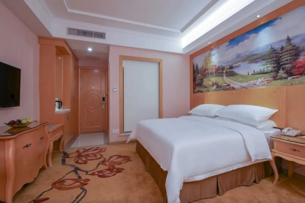 Vienna Hotel (Huizhou Qiuchang Yingbin Road)