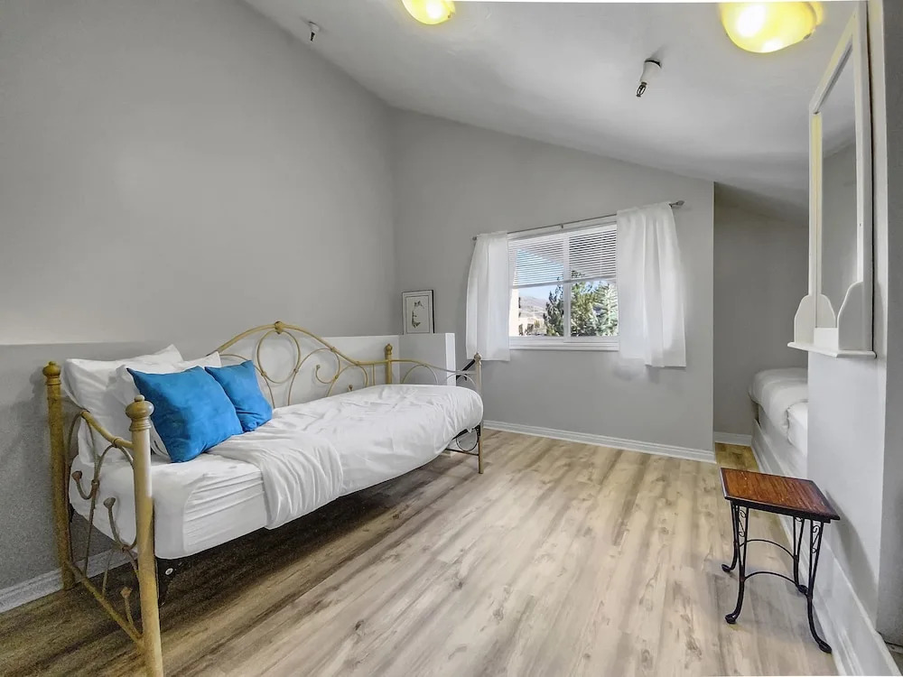 310 Snowblaze 2 Bedroom Condo by RedAwning