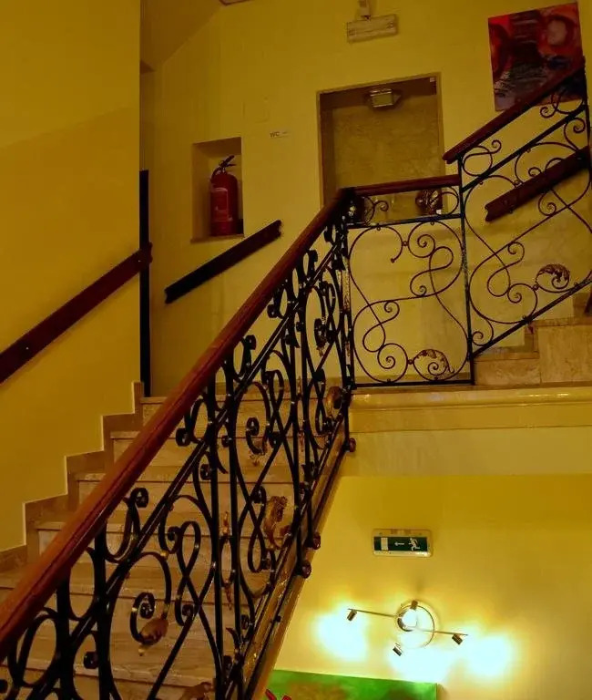 Early Bird Hotel