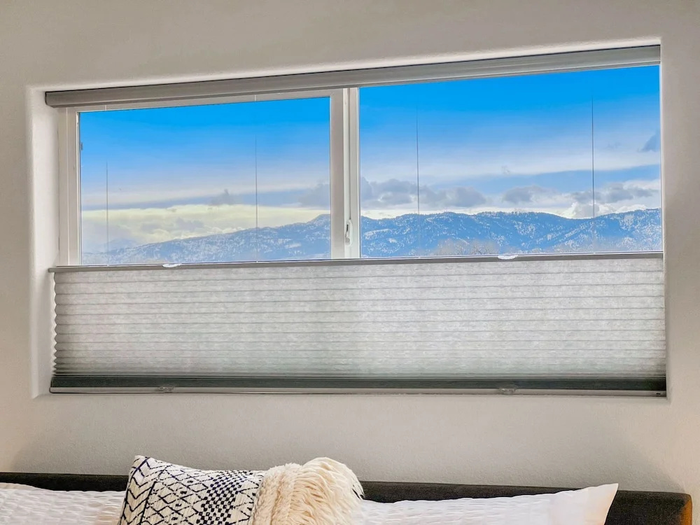 Elegant Oasis - Fireplaces, King Beds, Mtn Views!